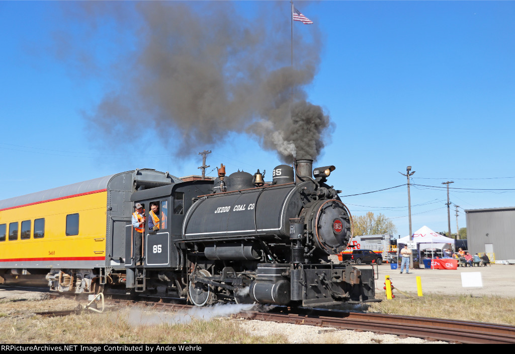 Jeddo Coal 85 chuffs out with the noon train